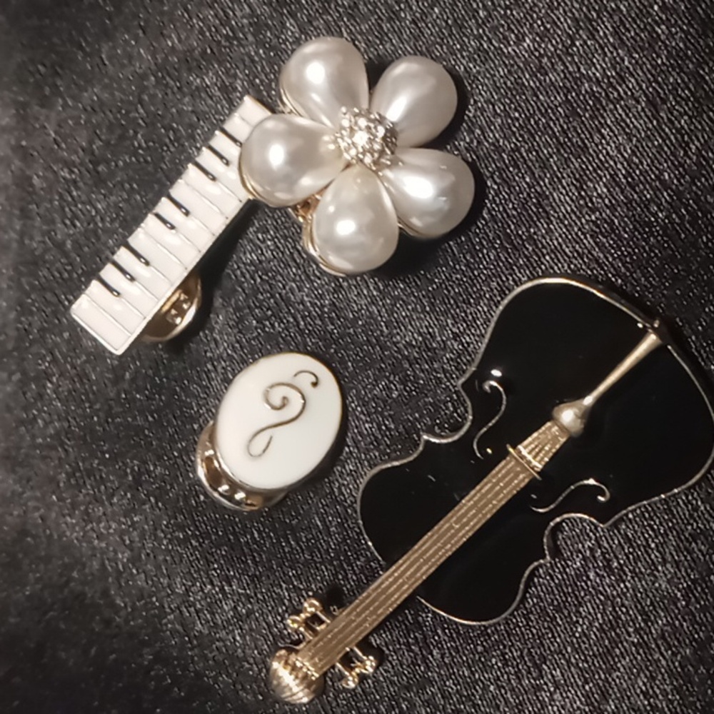 4 lapel pins gold tone white & black enamel Jem's & faux pearl flower.